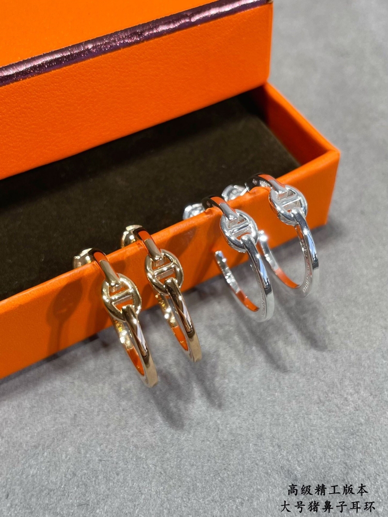 H**me5 necklaces